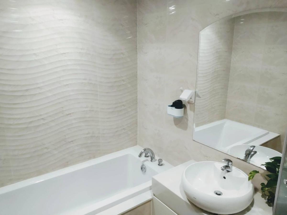 Vinhomes Time City And Parkhill Premium Apartment Hanoi Bagian luar foto